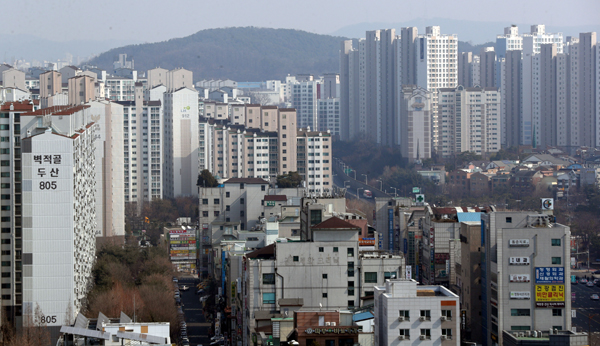 경기 수원시의 한 대규모 아파트 단지 원경. [사진=연합뉴스]