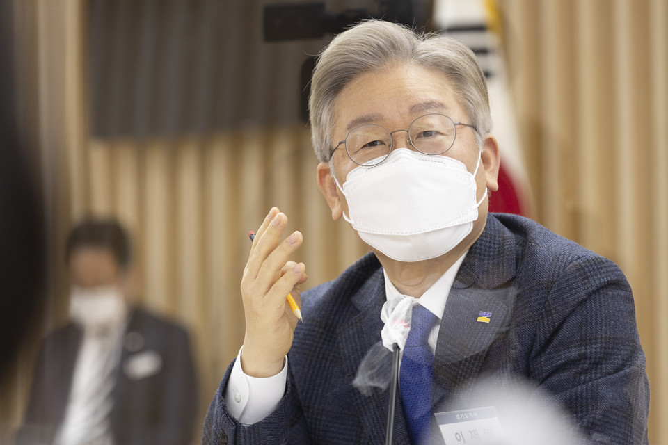 22일 경기도청에서 이재명 경기도지사가 ‘반려동물 매매 관련 개선방안 마련을 위한 간담회’에 참석해 발언하고 있는 모습 [사진=경기도]