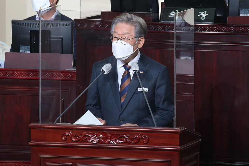 이재명 경기지사가 '대장동 개발사업' 논란에 대해 국민의힘 의원이 공세를 보이자 해당 사업과 관련하여 수사하는 것에 동의했다. [사진=경기도]