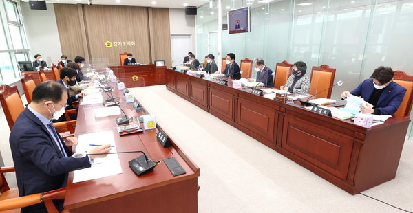 경기도의회 교육행정위원회는 8~9일 양일간 경기도의회 광교 신청사에서 상임위원회 회의를 진행했다. [사진=경기도의회]