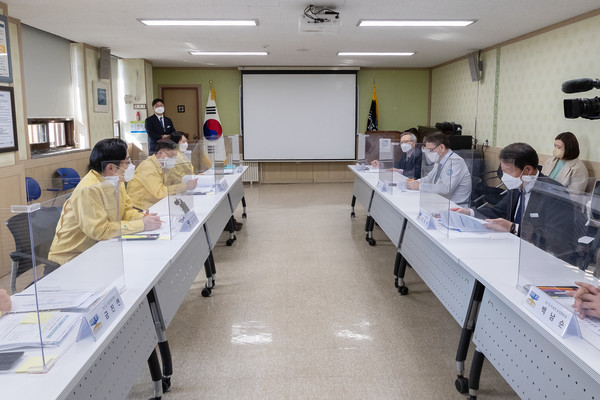 경기북부 코로나19 대응 현황 점검 회의[사진=경기도]
