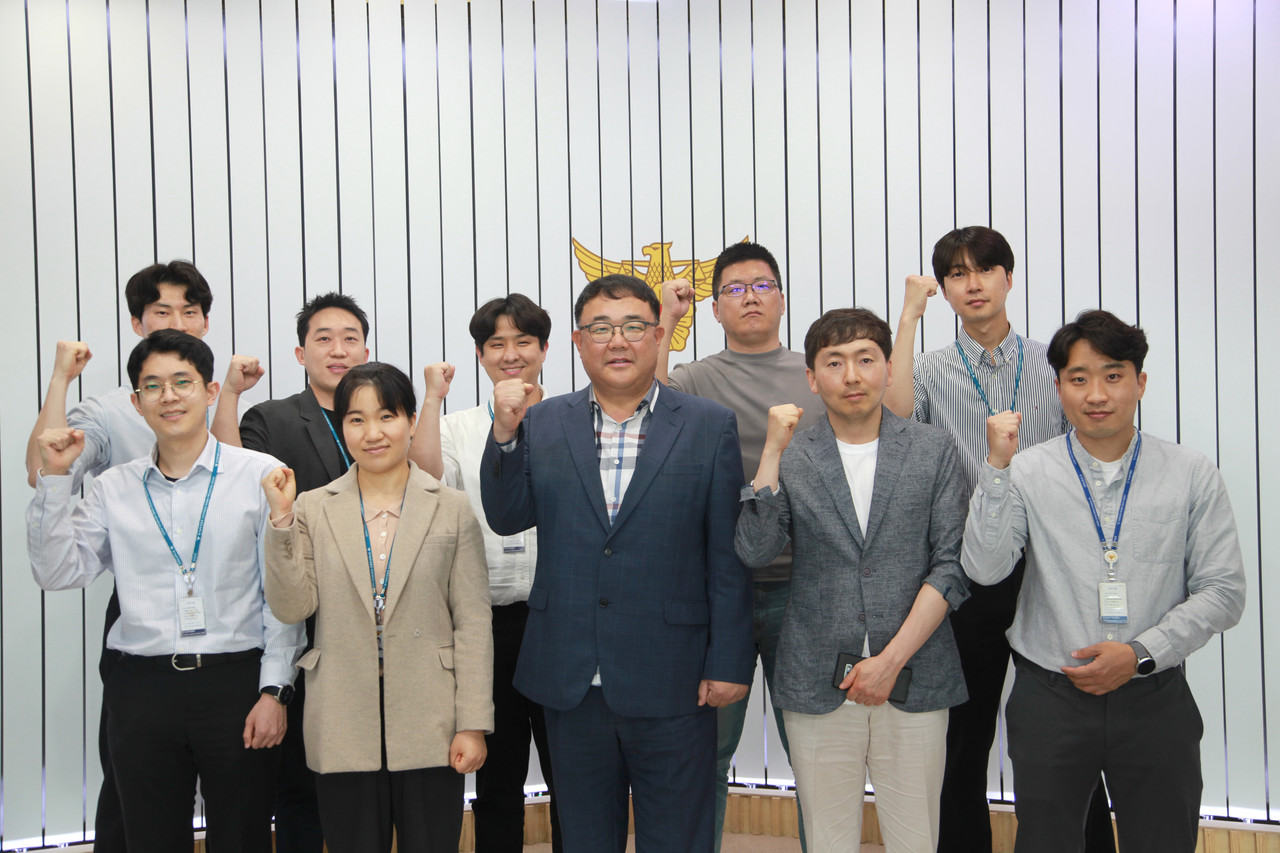 경기남부경찰청 생활질서계 요원들이 카메라앞에 포즈를 잡았다.