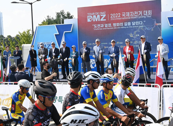 뚜르 드 디엠지(Tour de DMZ) 2022 국제자전거대회 개막식 [사진=경기도]