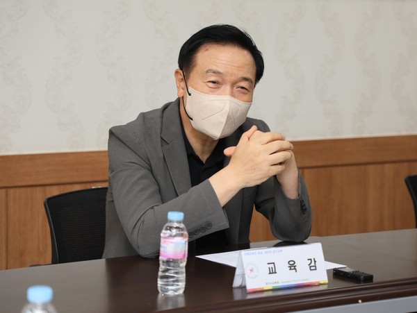 사립유치원 단체와 소통하는 임태희 경기도교육감[사진=경기도교육청]