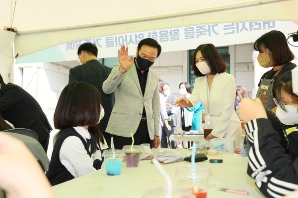 미래진로직업박람회에 참석한 임태희 경기도교육감[사진=경기도교육청]