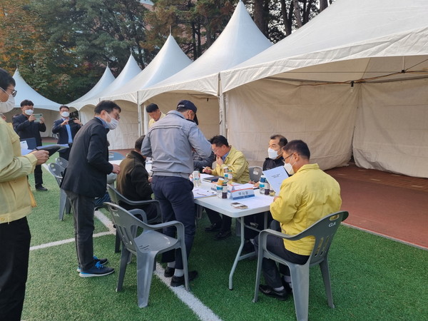 한경대학교축제장 안전점검하는 모습[사진=안성시]