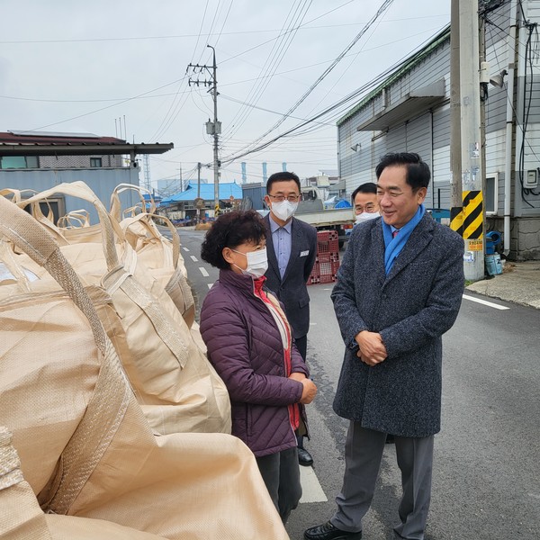 정장선 평택시장, 공공비축미 매입현장 찾아[사진=평택시]