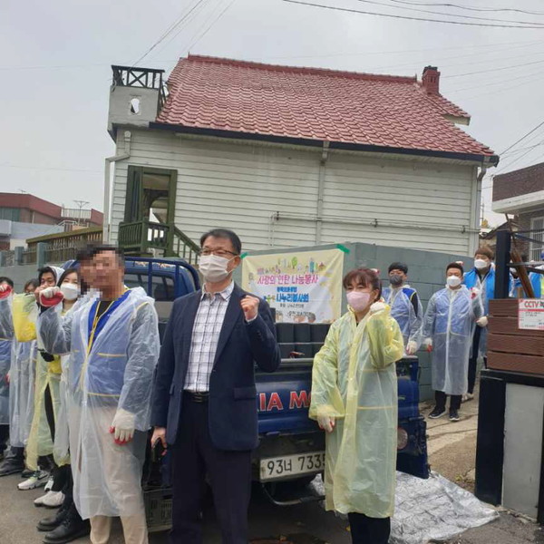 평택시 신장1동, 나누리봉사회와 취약계층 연탄 나눔 행사[사진=평택시]