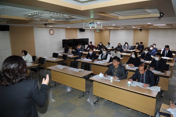 예산안 심사 및 조례분석 직무교육 사진[사진=수원특례시의회]