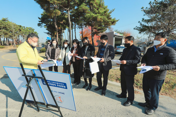 화성시의회 경제환경위원회, 향남 구문천리 AI 의심 발생 현장 방문[사진=화성시의회]