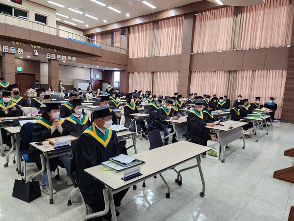 제15회 평택시 슈퍼오닝농업대학 졸업식[사진=평택시]