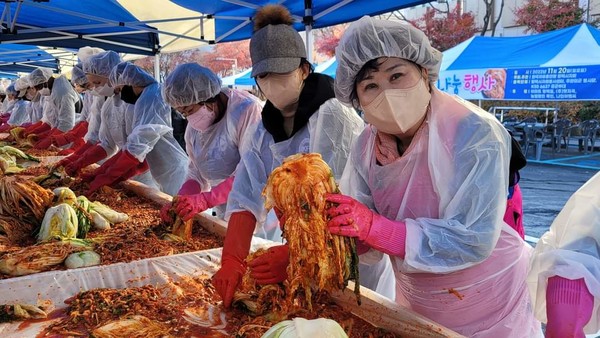 한국자유총연맹 평택시지회 용이동분회, 함께 나누는 김장, 따뜻한 이웃사랑!