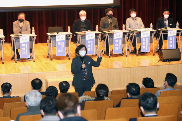 안성시, 반도체 전략산업 특화단지 유치 포럼 개최[사진=안성시]