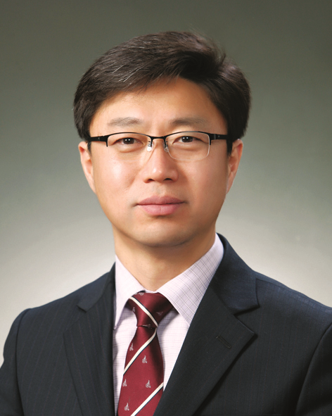 교육부문 김동수 삼일공업고등학교 교장[사진=수원특례시]