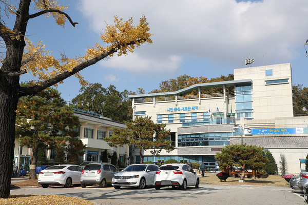 (주)동양잉크, 평택시 진위면에 이웃돕기성금 전달[사진=평택시]