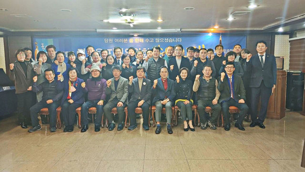"송년의 밤" 단체사진[사진=평택시]