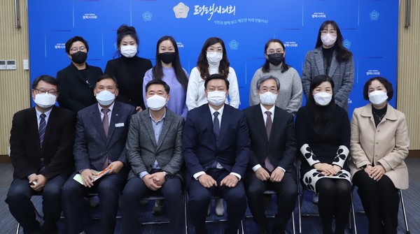 평택시의회 이종원 의원, 청소년 사이버윤리 의무교육 간담회 개최[사진=평택시의회]