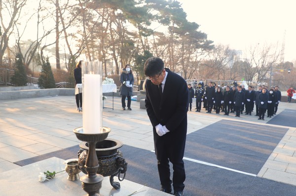 평택시의회, 새해 현충탑 참배[사진=평택시의회]