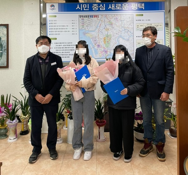 현덕면 바르게살기위원회, 어려운 이웃을 위해 장학금 쾌척[사진=평택시]