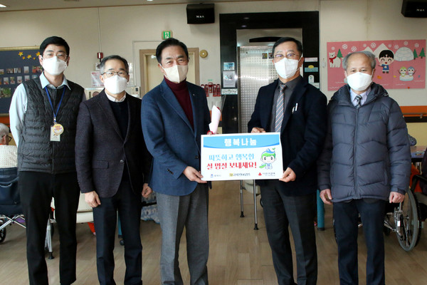 평택시, 설 명절 취약계층 및 복지시설 위문 실시[사진=평택시]