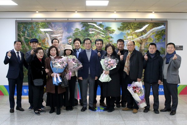 감사패 수여식 단체사진[사진=평택시]