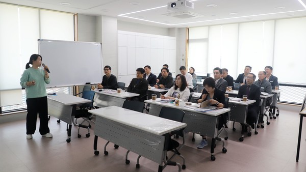 평택시의회 기획행정위원회, 도시재생 사업 현장 방문[사진=평택시의회]