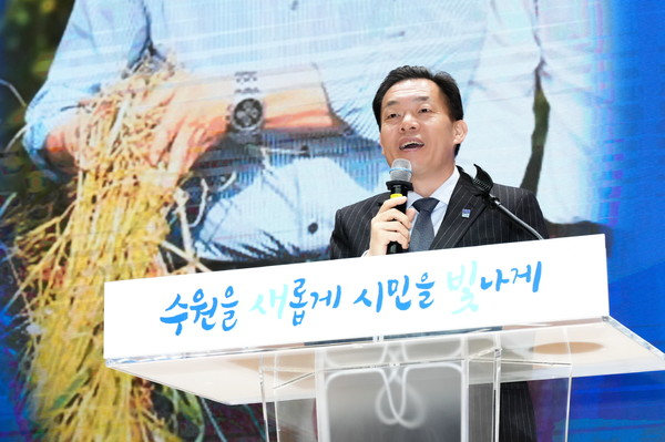 이재준 수원특례시장이 16일 교육에 앞서 인사말을 하고 있다.[사진=수원특례시]