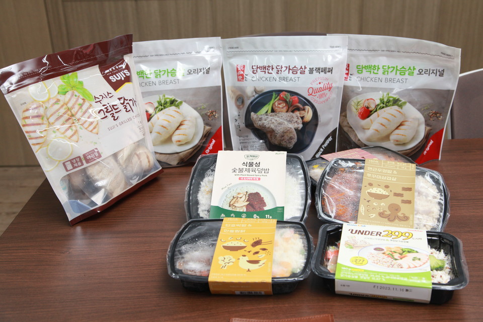 ㈜수지스링크에서 생산하고 있는 HMR 닭가슴살, 즉석섭취 냉동도시락 제품