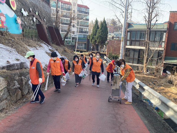 평택시 신장2동 ‘아름다운 마을 가꾸기’ 대청소[사진=평택시]