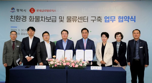 평택시, 국내 1호 ‘수소화물차’ 롯데글로벌로지스에 전달[사진=평택시]