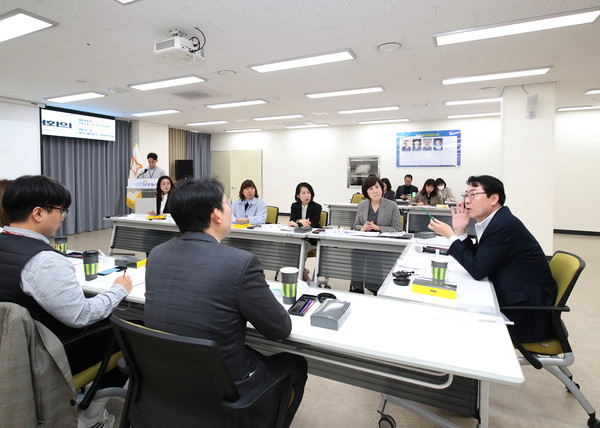 정명근 화성시장‘자살예방 핫라인’을 비롯, 고위험군 종합지원방안 논의[사진=화성시]