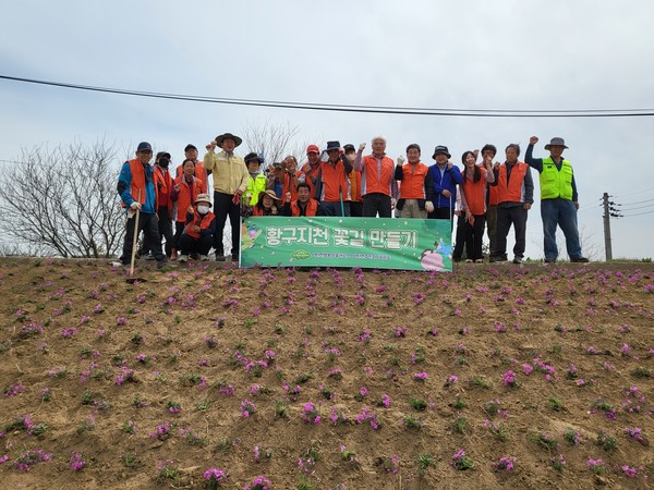 평택시 서탄면, 황구지천 꽃길 만들기 사업 진행[사진=평택시]