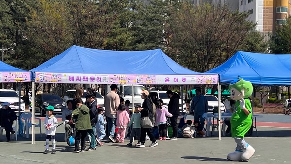 안중읍 주민참여예산 사업, ‘미래에서 온 사장님들의 공유시장’ 행사 개최[사진=평택시]