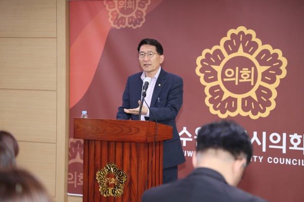 수원특례시의회 김기정 의장,  의회사무국 직원들과 소통의 시간 가져[사진=수원특례시의회]