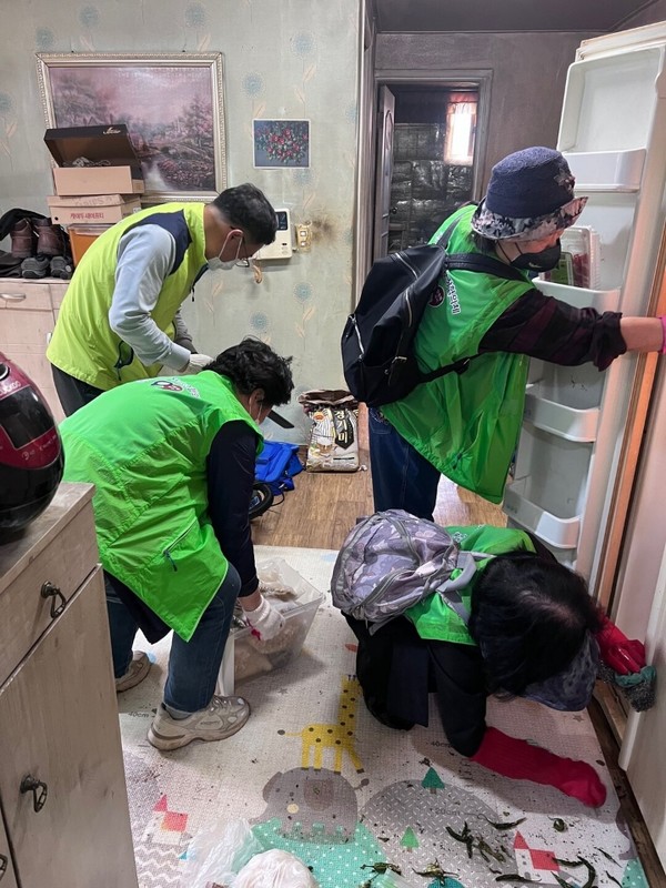 서정동 지역사회보장협의체, 주거환경 개선 활동으로 위기 가정도 CLEAN-UP![사진=평택시]