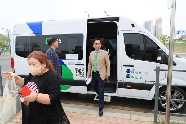 평택시장, 고덕국제신도시 수요응답형(DRT) ‘똑버스’ 사업 현장 방문[사진=평택시]
