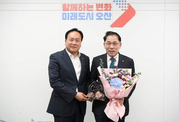 오산시,‘1일 명예시장’국제로타리 3750지구 황창흠 총재 명예시장 위촉[사진=오산시]