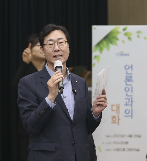 정명근 화성시장, 취임 300일 맞아 언론인과의 대화 개최[사진=화성시]
