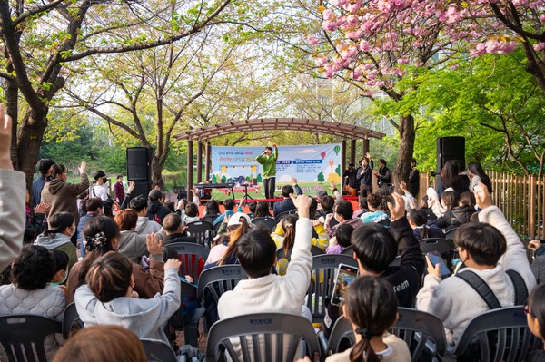 오산문화재단, 봄날의 기분 좋은 콘서트로 아파트를 찾아간다[사진=오산시]