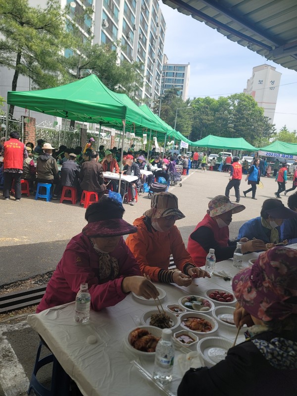 세교동 단체장협의회, 가정의 달 맞아 세교동민 한마음 큰잔치 개최[사진=평택시]