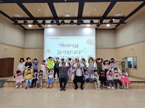 오산노인종합복지관,‘아버지!어머니! 꽃길만 걸으세孝 ’성료[사진=오산시]