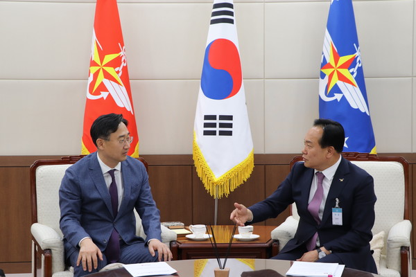 이권재 오산시장-국방부 차관 면담, 예비군 훈련장 부지 첨단 산업단지 조성 추진[사진=오산시]