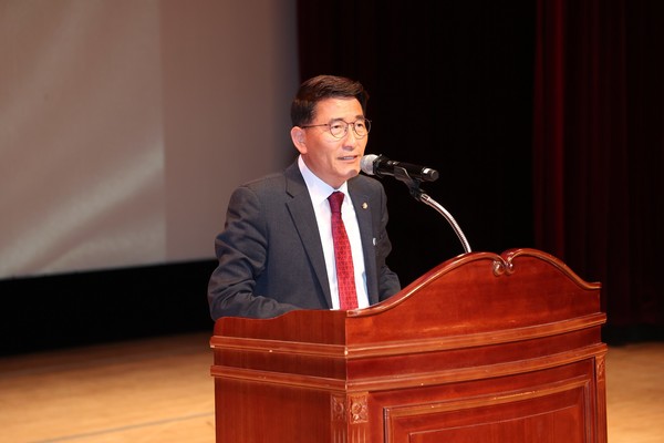 수원특례시의회, 제51회 어버이날 기념행사 참석[사진=수원특례시의회]