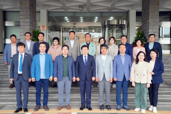 평택시의회, 오영훈 제주지사와의 간담회 가져[사진=평택시의회]