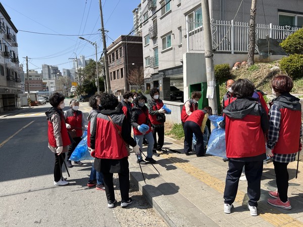 평택시 중앙동 환경정화 활동 실시[사진=평택시]