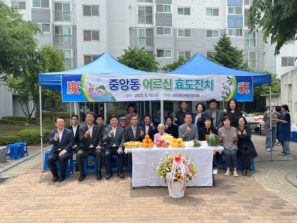 평택시 중앙동 어르신 효도잔치[사진=평택시]