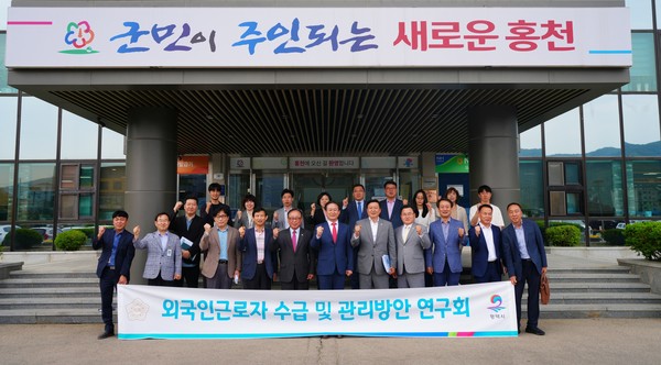 평택시의회, ‘외국인 근로자 수급 및 관리방안 연구회’ 벤치마킹 실시[사진=평택시의회]