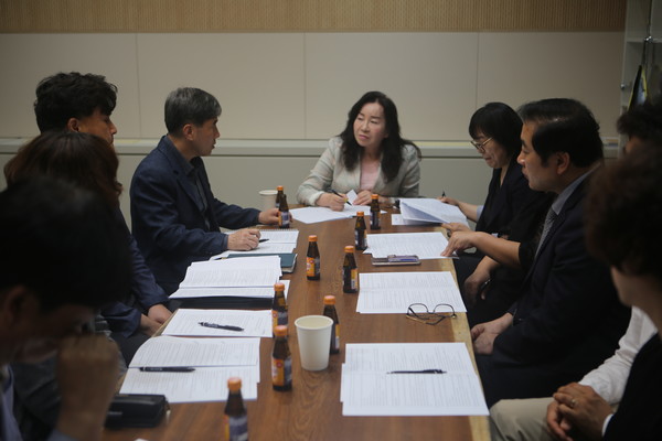 평택시의회 김혜영 의원, 인권센터 설립 조례 제정을 위한 간담회 개최[사진=평택시의회]