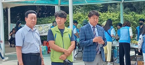 신장1동 바르게살기운동위원회 경로잔치 개최[사진=김철배 기자]