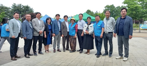 신장1동 바르게살기운동위원회 경로잔치 개최[사진=김철배 기자]